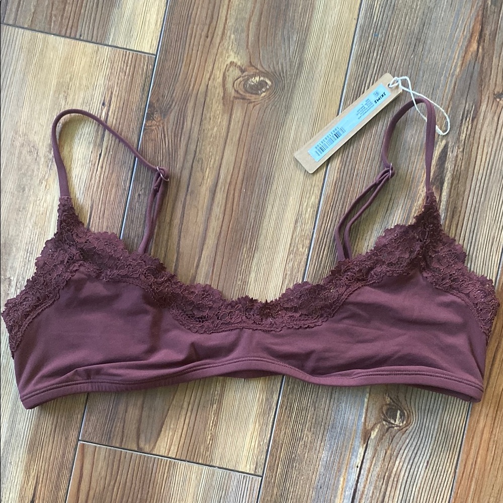 Fits everybody lace scoop bralette
